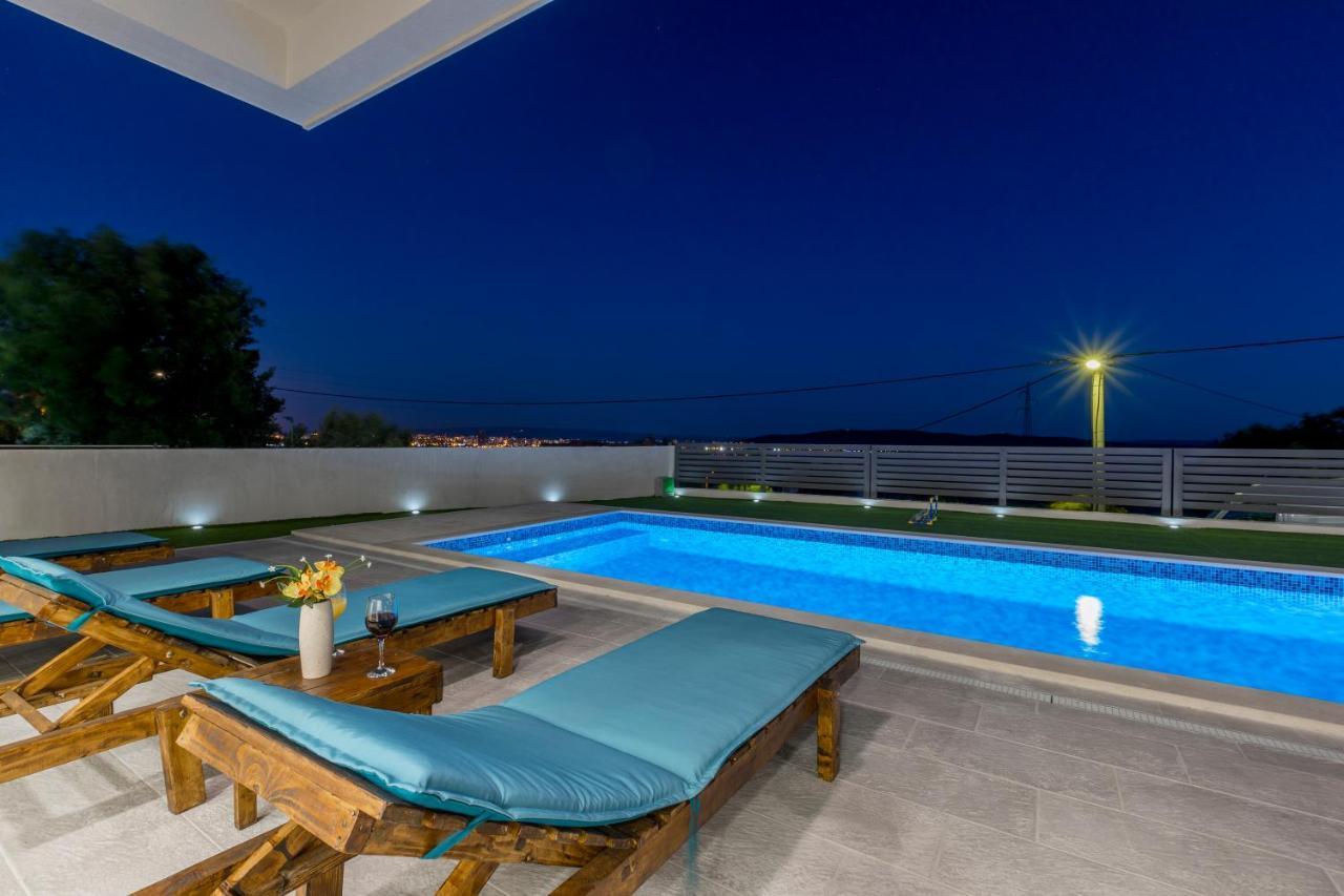 Luxury Villa La Nonna Ana - Heated Pool, Sea View, Near Split Kastela Exterior photo